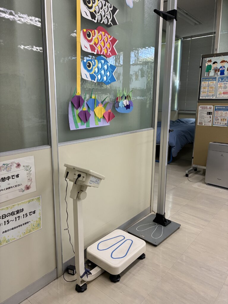 保健室の体重計・身長計